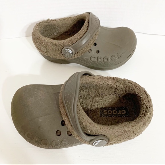 Dual Crocs Comfort™ Faux Fur Lined Adjustable Strap Croc Shoes Warm Brown 10-11 - Picture 4 of 13